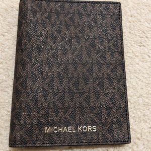 Michael Kors passport holder (New)
